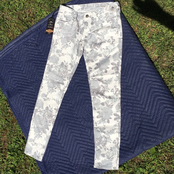 Anthropologie Denim - 🌞Mavi Black/White Floral Serena Skinny Jeans
